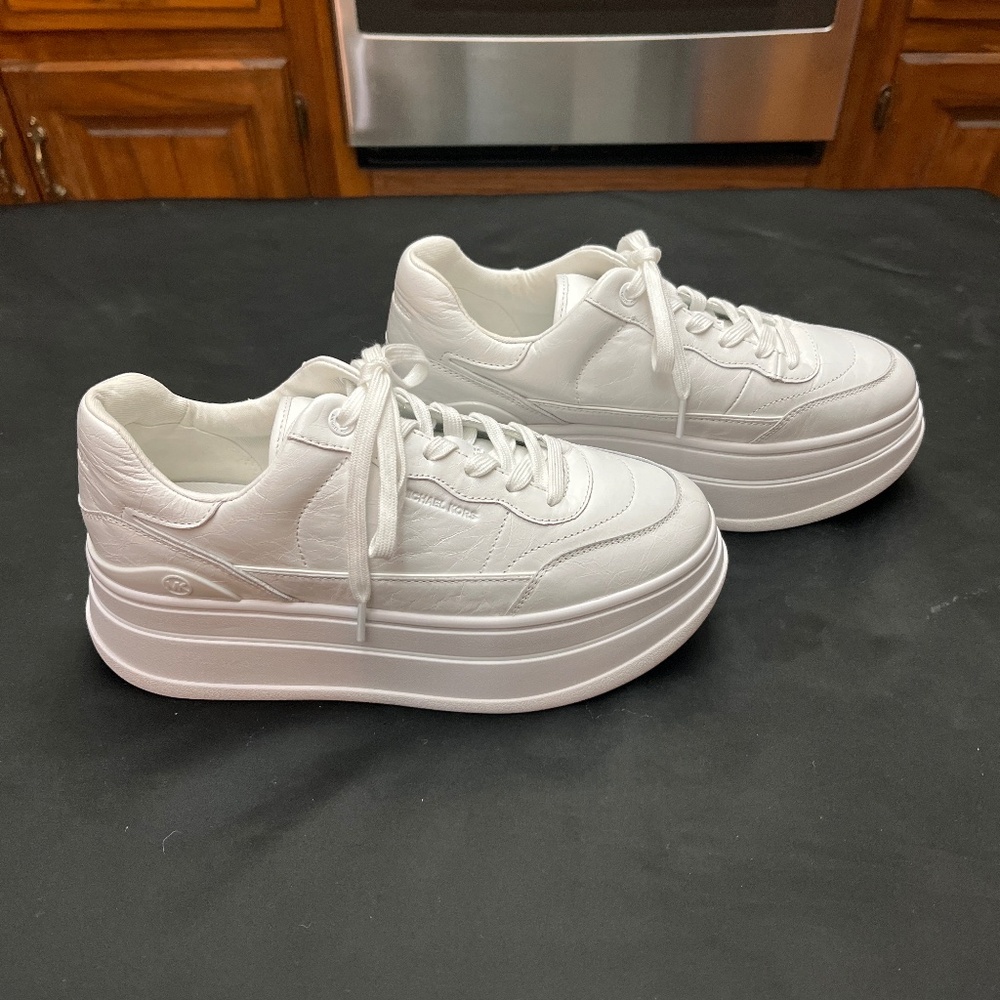 NWT White Michael Kors Hayes Empire Lace Up Platform Sneakers.  No Box  Sz. 9 M